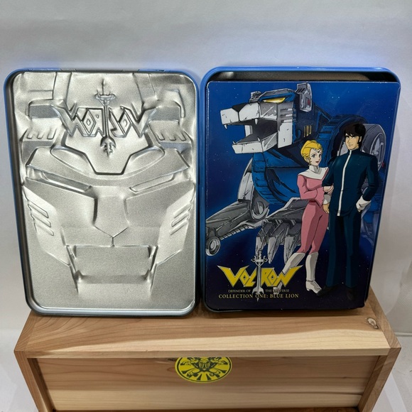 Voltron Defender Of The Universe Collection Blue Lion Tin Case 3 Disc DVD Set - Picture 9 of 9